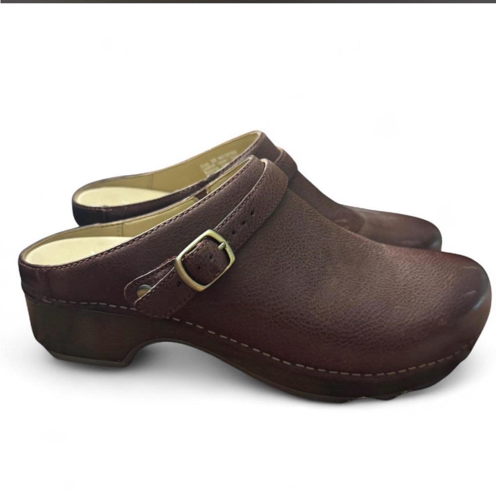 Dansko Size 39 (US 8.5) Women’s Berry Milled Burnished Slip On Shoe in Ruby